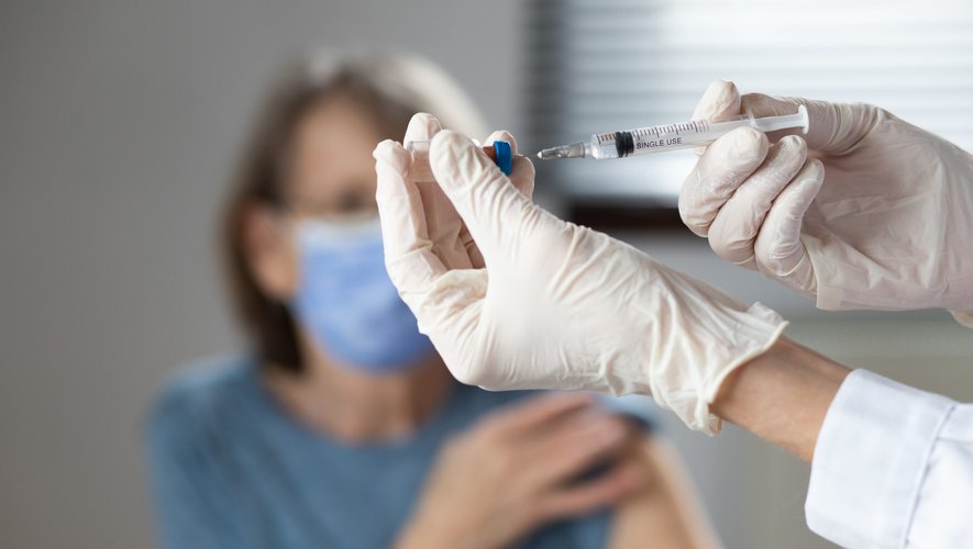 L'Organisation mondiale de la santé en Europe déjà recommandé mardi 12 juillet une deuxième dose de rappel de vaccin pour les personnes vulnérables, devant la remontée des cas sur le continent.