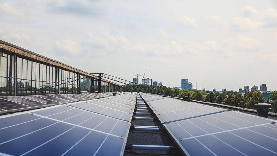 Aux Pays-Bas, et en Europe en général, c'est le grand sujet pour l'industrie solaire : où trouver l'espace pour s'implanter, et se faire accepter?