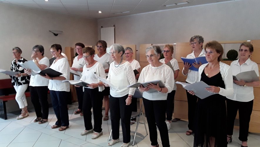 La chorale a diverti les anciens  de la résidence de Pont-de-Salars.