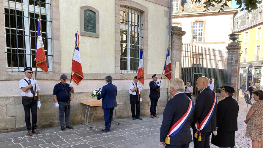 Les cérémonie s'est tenue devant la préfecture de Rodez.