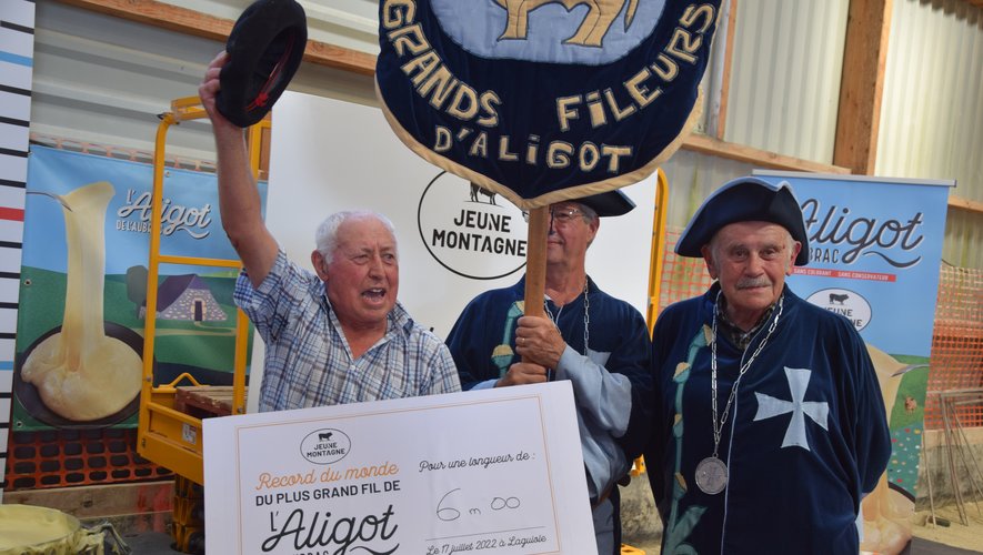 Jean Miquel alias Jeannot a battu le record du haut de ses 88 ans, avec André Valadier, fondateur de la coopérative.