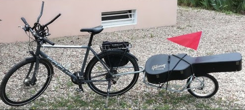 Une tournée de concerts à vélo, voilà qui est original.