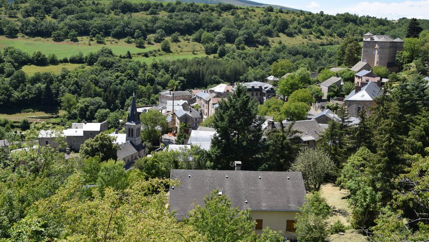 Une vue d’ensemble du village de Saint-Léons.