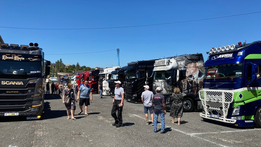 115 camions, la plupart richement décorés, présentés par des transporteurs de toute la France, dont l'Aveyron bien sûr. 