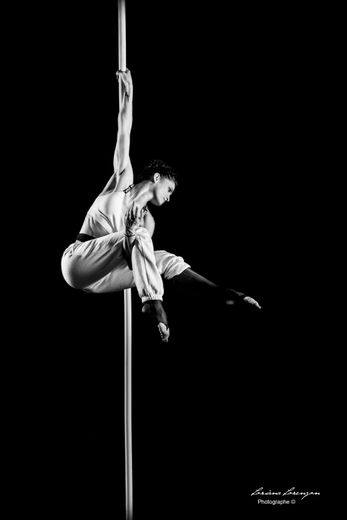 La Nord-Aveyronnaise Loriana Lorenzon aime photographier la pole dance.	L.L.