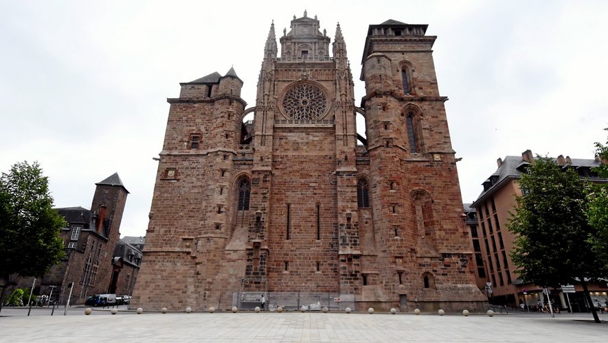 La façade occidentale de la cathédrale, en travaux depuis trois ans, a été déchargée de ses échafaudages il y a une dizaine de jours.