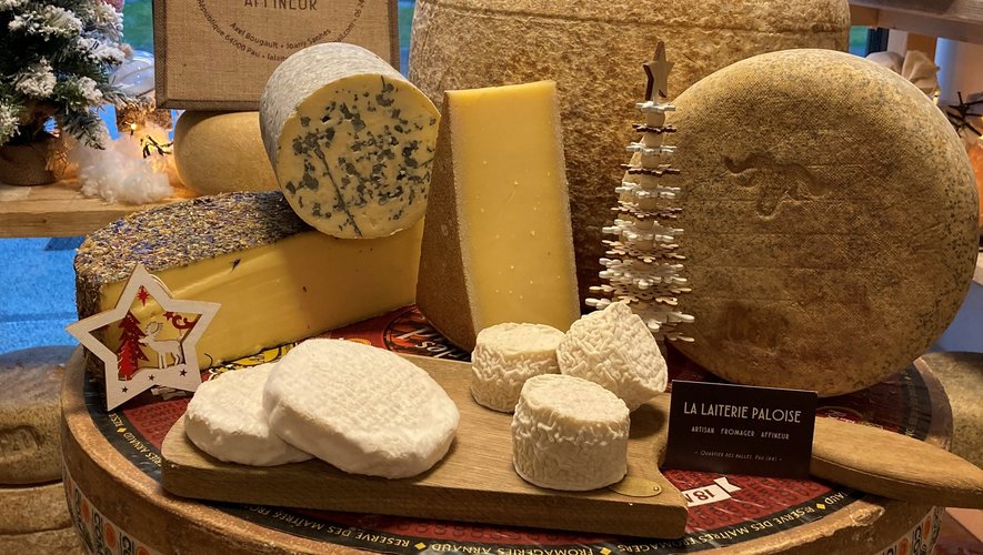 La Laiterie paloise produit une quinzaine de fromages différents à base des trois laits (vaches, brebis, chèvres).