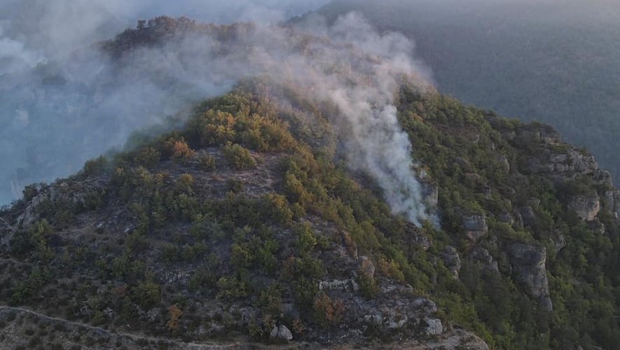 L'incendie entre l'Aveyron et la Lozère est à présent fixé.