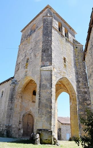L'église Saint-Michel-de-Toulonjac.
