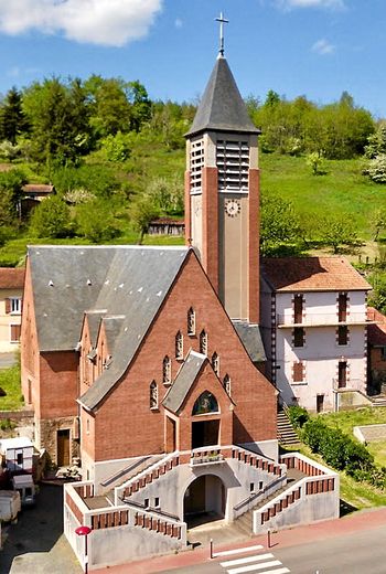 L’église Notre-Dame-des-Mines, à Combes, mérite une halte pour la visite.