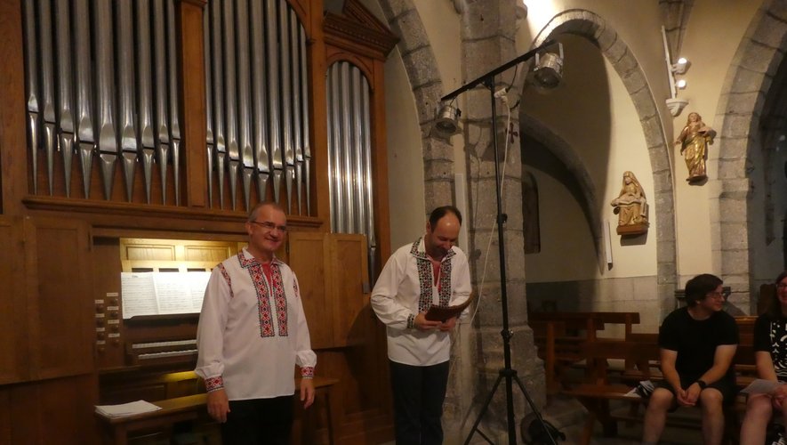 De G à Dr Thomas Strauss organiste et Dorin Gheorghilas à la flûte de pan