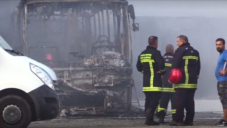 Les sapeurs-pompiers de Haute-Garonne ont pu sécuriser quatre habitations voisines du dépôt de bus. 