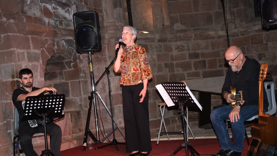 Roselyne Courtial comble les amateurs  de poésie occitane
