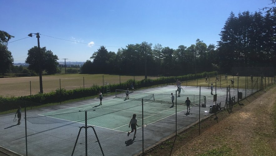 Les courts de tennis de Rieupeyroux.