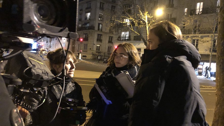 Originaire du Nayrac et installée à Paris, la journaliste, scénariste et réalisatrice Sarah Vernhes (à gauche) a tourné son deuxième court-métrage, intitulé "Deux sœurs", en 2022. Elle échange ici avec la comédienne Agathe Thubert.