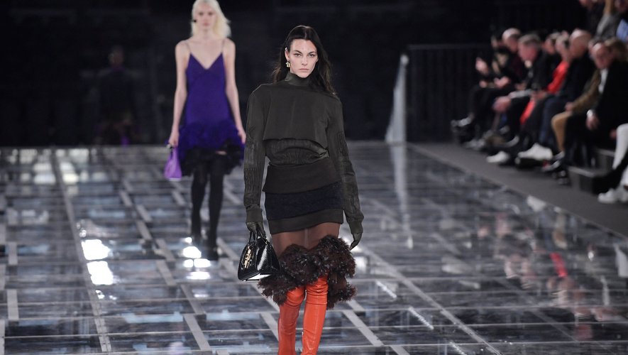 Présentées ici par la maison Givenchy, les cuissardes compteront parmi les bottes stars de l'automne.