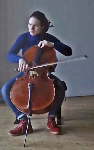 Iris et son violoncelle enchantentles oreilles.