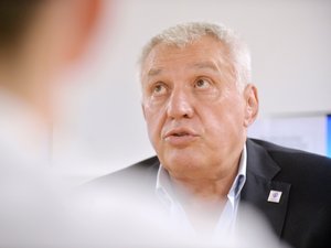 Rugby : qui est l'Aveyronnais Claude Atcher, mis à pied du mondial 2023 en France ?