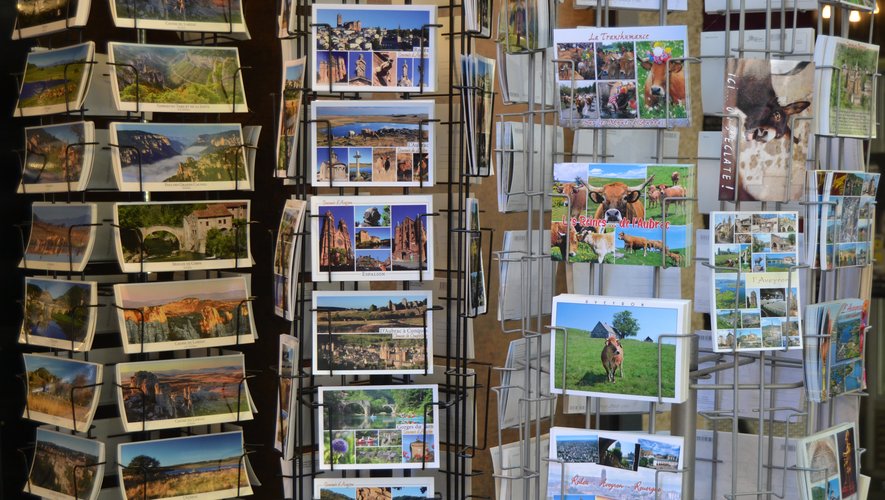 Les cartes postales traditionnelles n'ont guère séduit les touristes cet été. 