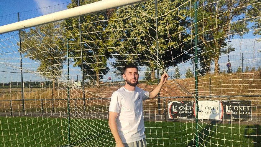 En attendant de trouver un nouveau club à rejoindre en prêt, Amir Adouyev est revenu sur ses terres castonétoises.