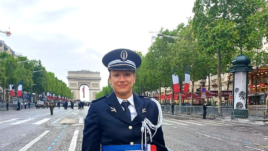 Capitaine de police, la Castonétoise de 33 ans Caroline Fabre fait la fierté de ses parents Raymond et Sylvie. Ils étaient présents quand elle a défilé sur les Champs-Elysées, pour la fête nationale, le 14 juillet 2021.