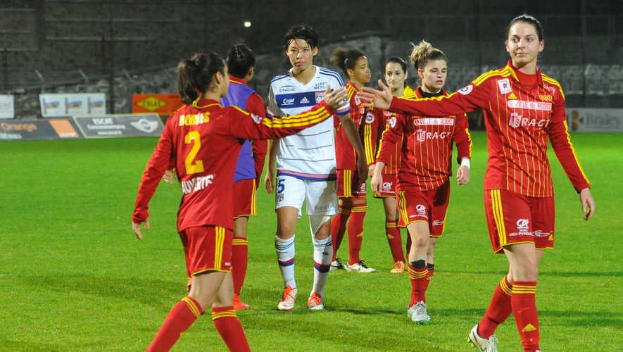 À droite, les Ruthénoises Océane Saunier, Laurie Cance et Solène Barbance, qui est revenue au club cet été en compagnie de Chloé Bornes (de dos, à gauche) ont de nombreux matches de D1 dans les jambes.