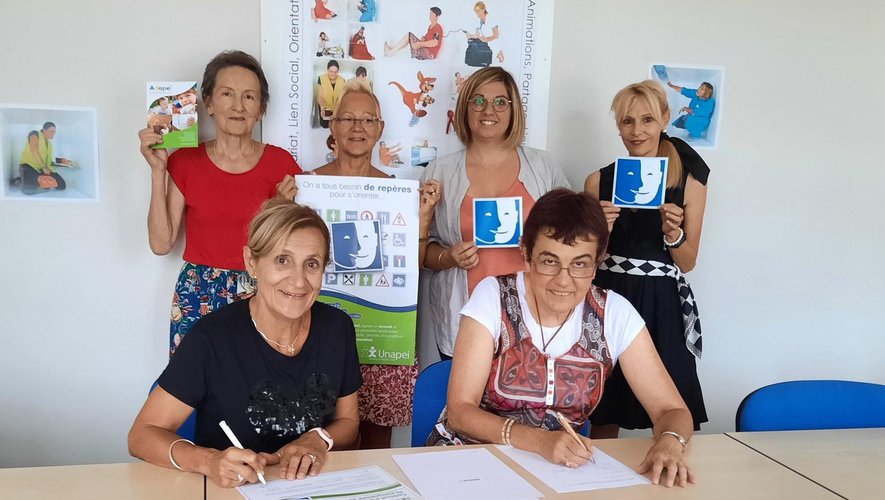 Signature du contrat entre le CCAS et l’UNAPEI Aveyron-Tarn.