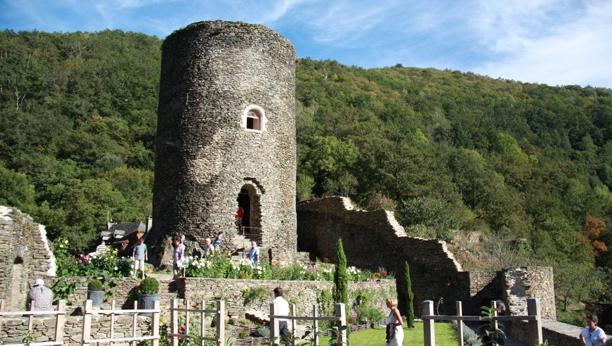 Le château de Montarnal, pointde départ des traces de Gauzfredde Monte Arnald.