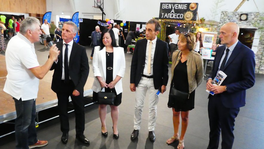 Jean-Philippe Sadoul, Isabelle Knowles, Arnaud Viala, Dominique Gombert et Stéphane Mazars lors de l’inauguration du forum.