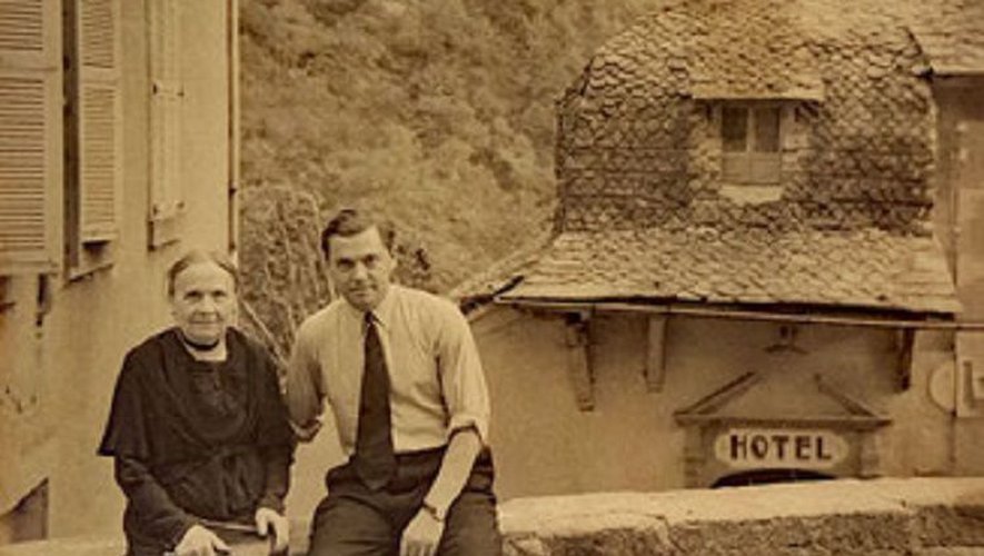 Jean Moulin avec sa mère à Conques