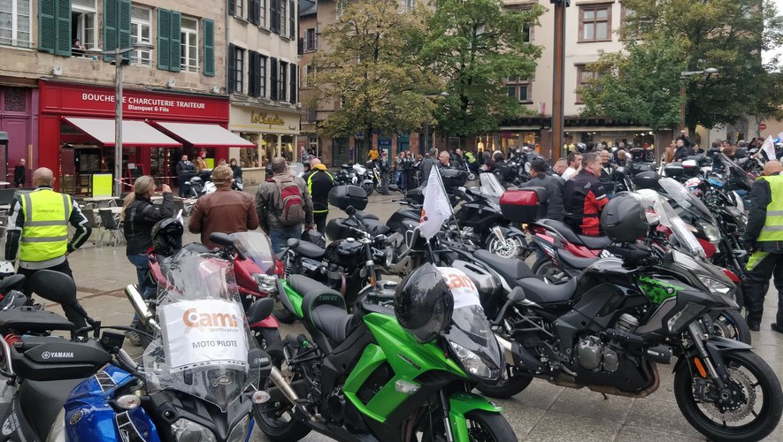 Une centaine de moto (et 140 participants) ont vrombi jusqu'à Rodez pour la bonne cause. 
