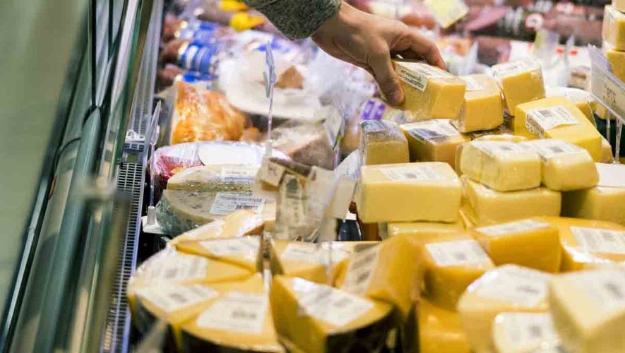 Du fromage à raclette et du Petit Pont l'Evêque AOP seraient contaminés par des bactéries.