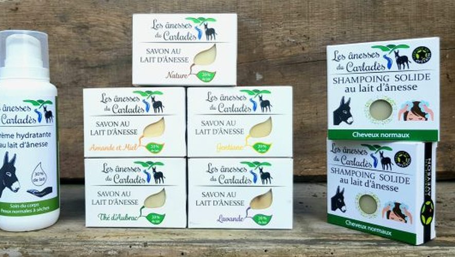 Savons, shampooings, crèmes sonr proposés par Les Ânesses du Carladès.
