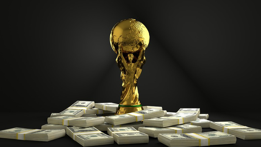 "Le football n'est qu'argent", a déclaré le maire Christian Teyssèdre. Et surtout à Doha.