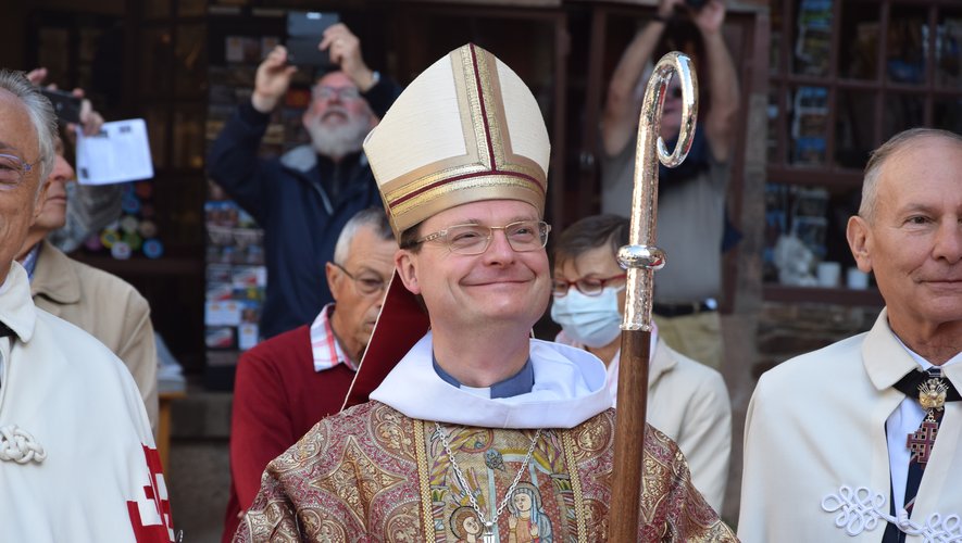 Le nouvel évêque de Rodez et de Vabres, Mgr Luc Meyer était à Conques.