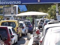 Il fallait s’armer de patience ce lundi dans de nombreuses stations pour pouvoir faire le plein.