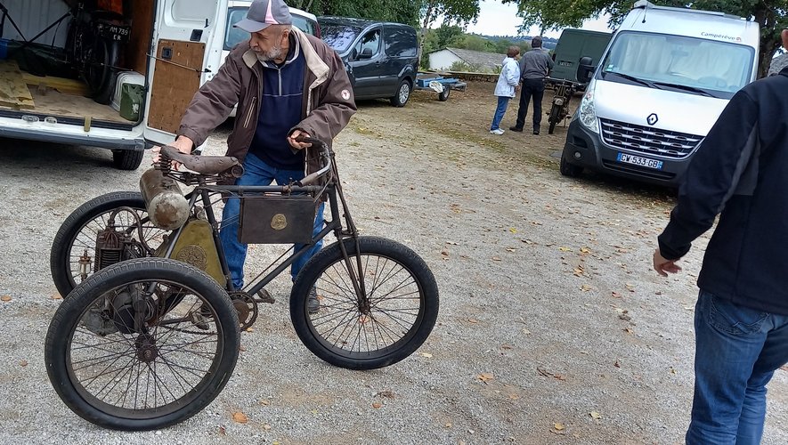 Difficile à manœuvrer un tricycle de 125 ans