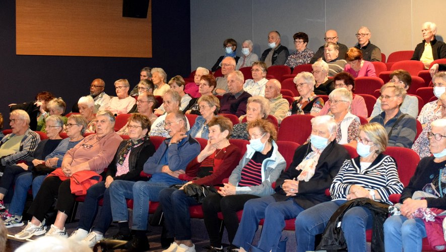 Cent trente seniors étaient présents pour cette première. Prochaine séance le 3 novembre.