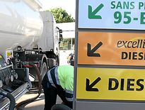 Des ravitaillements au compte-goutte dans les stations.
