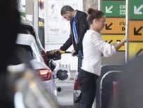 Le mouvement social se poursuit dans les raffineries, entraînant de sérieux problèmes d'approvisionnement et des pénuries à la pompe pour les automobilistes.