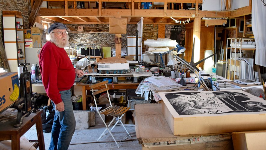 L’artiste belge dans sa maison atelier de la rue du Lavoir,dans le bourg de Flagnac.