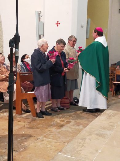 C’est l’évêque de Rodez, Mgr Meyer, qui a célébré la messe en hommage aux six dernières sœurs de la Sainte Famille qui quittent le village.
