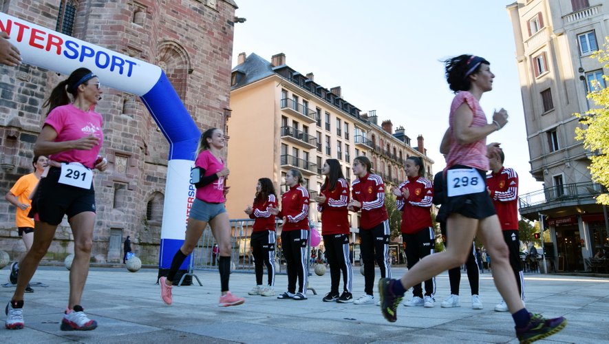Franc succès pour la course contre le cancer du sein dans les rues de Rodez.