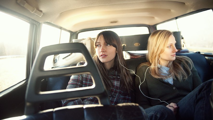 Les amateurs de podcasts aiment bien en écouter en voiture, à plusieurs.