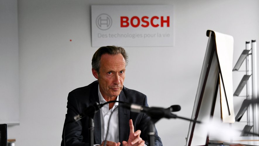 "Ce n'est pas exclusivement l'Europe qui fait le marché. Il y aura des diesels et des moteurs thermiques en dehors de l'Europe pour longtemps, bien après 2035", a affirmé le directeur général de Bosch France.