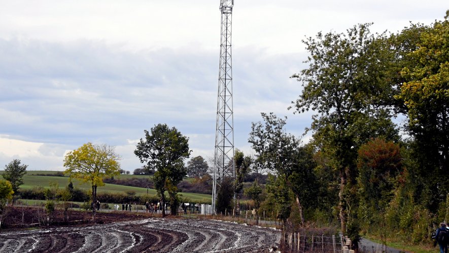 Le dernier pylône 4 multi-opérateurs a été installé à Salles-Curan en Aveyron.