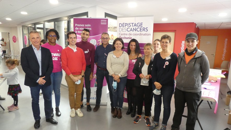 Les participants à cette journée aux côtés du maire Jean-Philippe Sadoul et du Dr Caline Ngounou Nzietchueng.