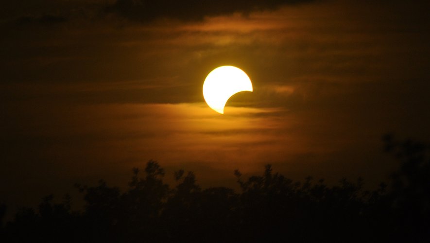 Une éclipse solaire partielle, d'une durée d'environ deux heures, sera observable en France ce mardi 25 octobre 2022.