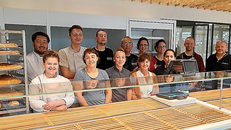 L’équipe de la boulangerie avec les porteurs du projet.