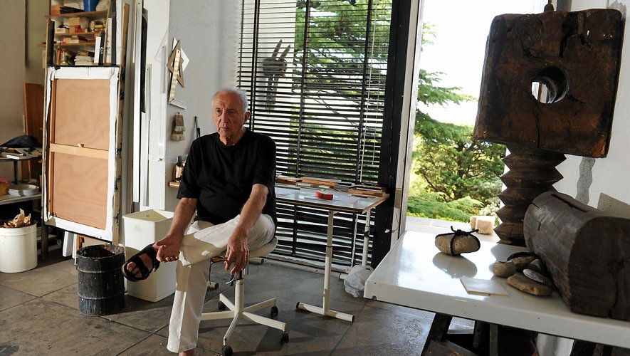 Pierre Soulages ici dans son atelier installé dans sa maison sur les hauteurs de Sète en 2009.